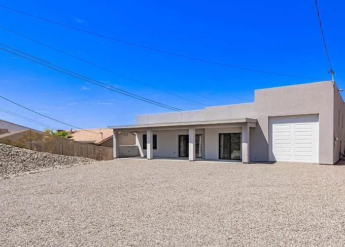 New Clean Modern Spacious