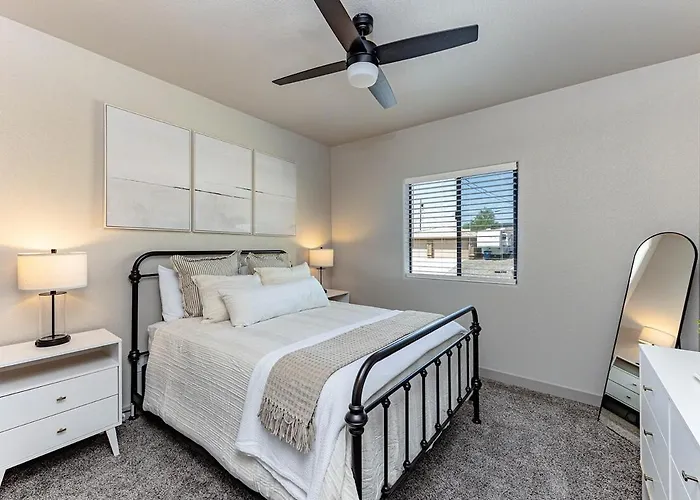 New Clean Modern Spacious Lake Havasu City