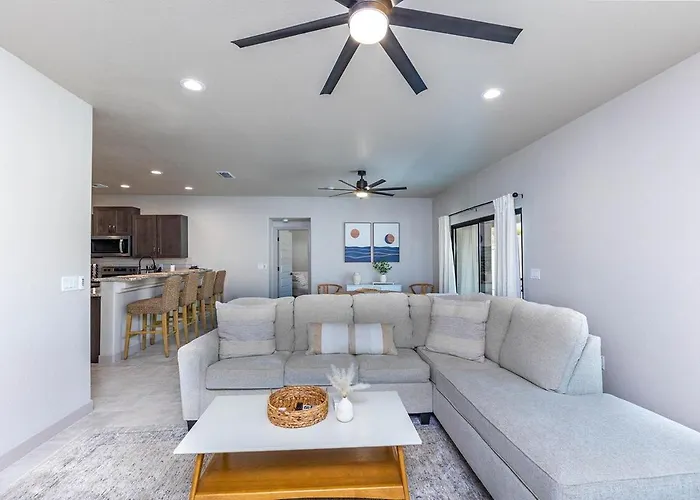 New Clean Modern Spacious Lake Havasu City
